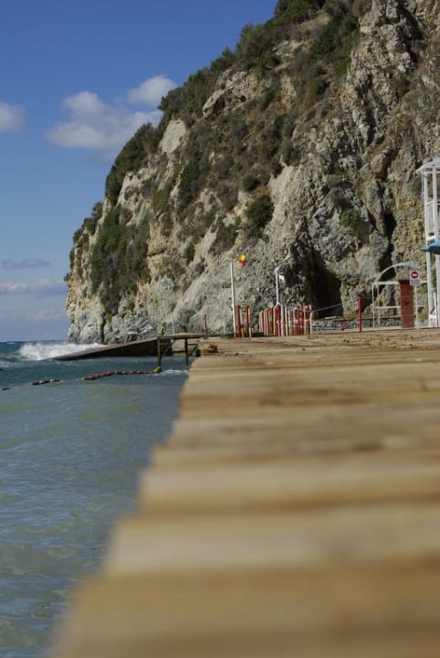 Sonnendeck am Strand Ladonia Hotels Adakule