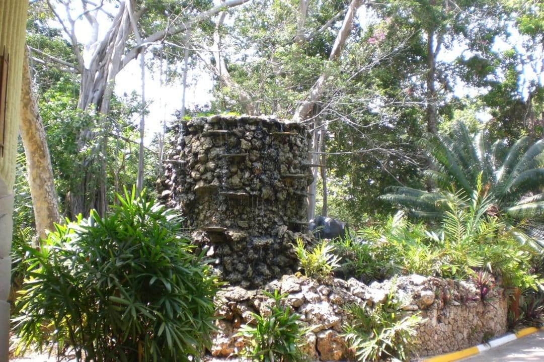 Brunnen am Eingang Baobab Beach Resort & Spa