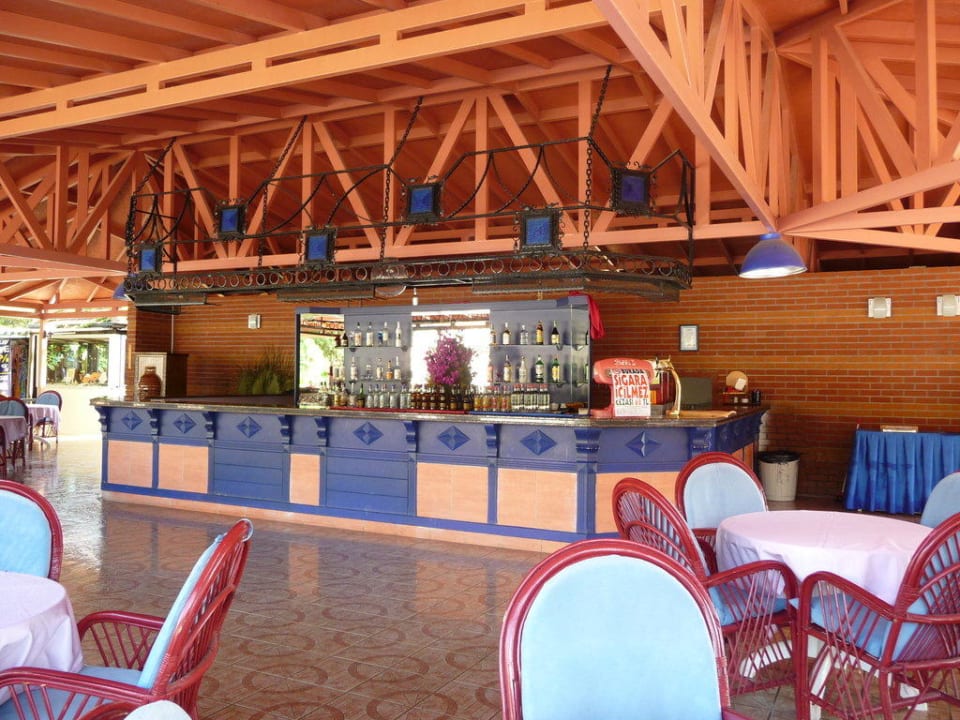 Poolbar Club Turtas Beach Hotel