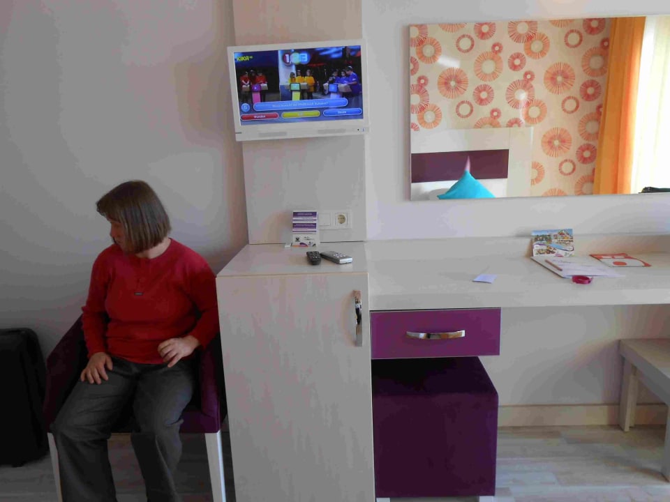 Kleiner TV Ramada Resort by Wyndham Side