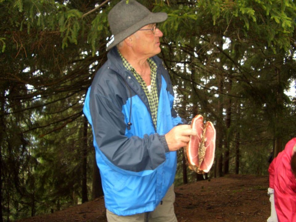 Vater Kaserer bei der Hauswanderung Klein Fein Hotel Anderlahn