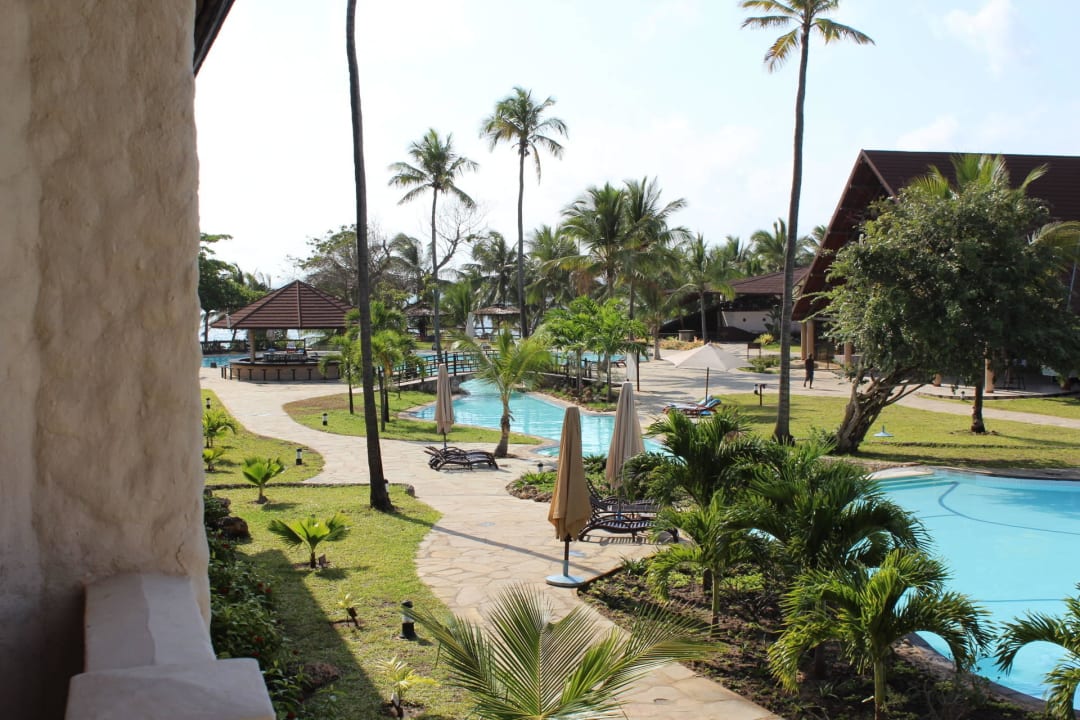 Pool Resort Amani Tiwi Beach