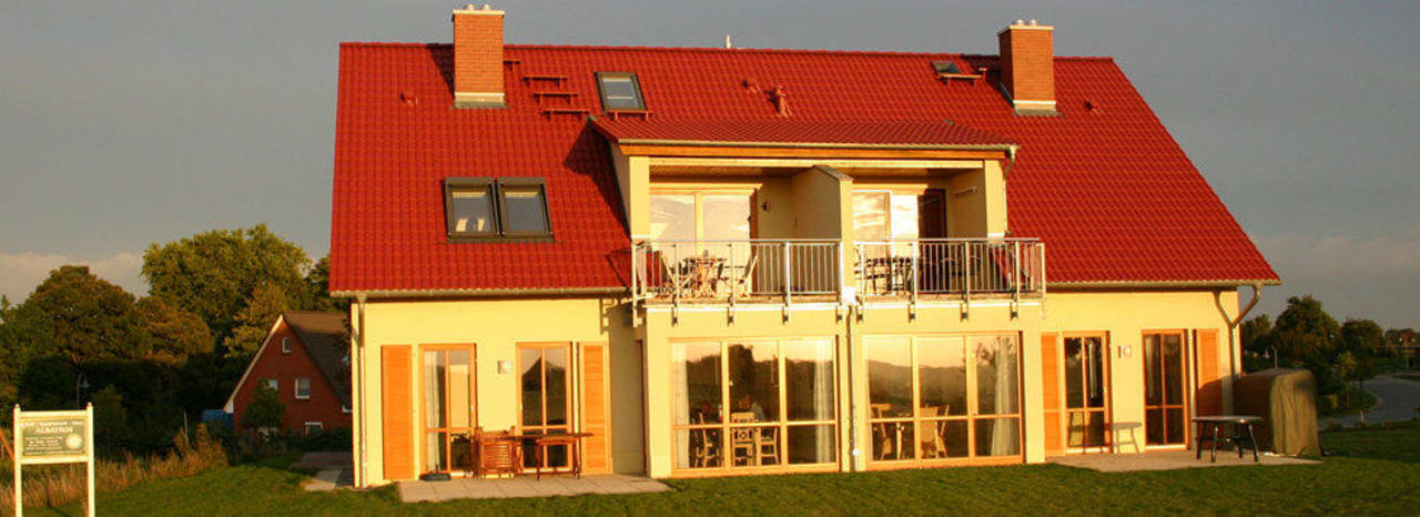 Blick auf das Haus Albatros vom Golfplatz aus Ferienwohnung Haus Albatros, EG rechts