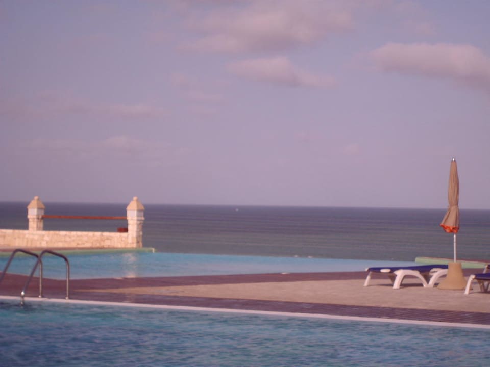 Blick aus dem Pool auf das Meer VOI Praia De Chaves Resort