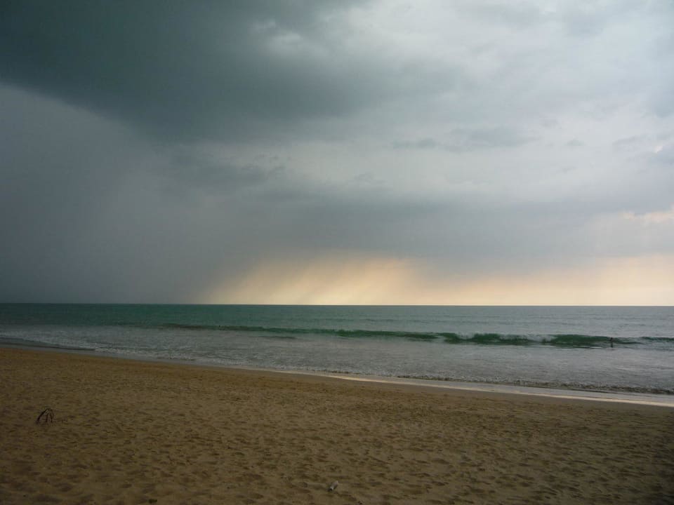 Baden bei Regen Khaolak Orchid Beach Resort