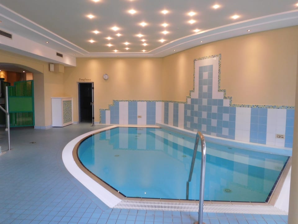 Pool Mein Hotel Fast