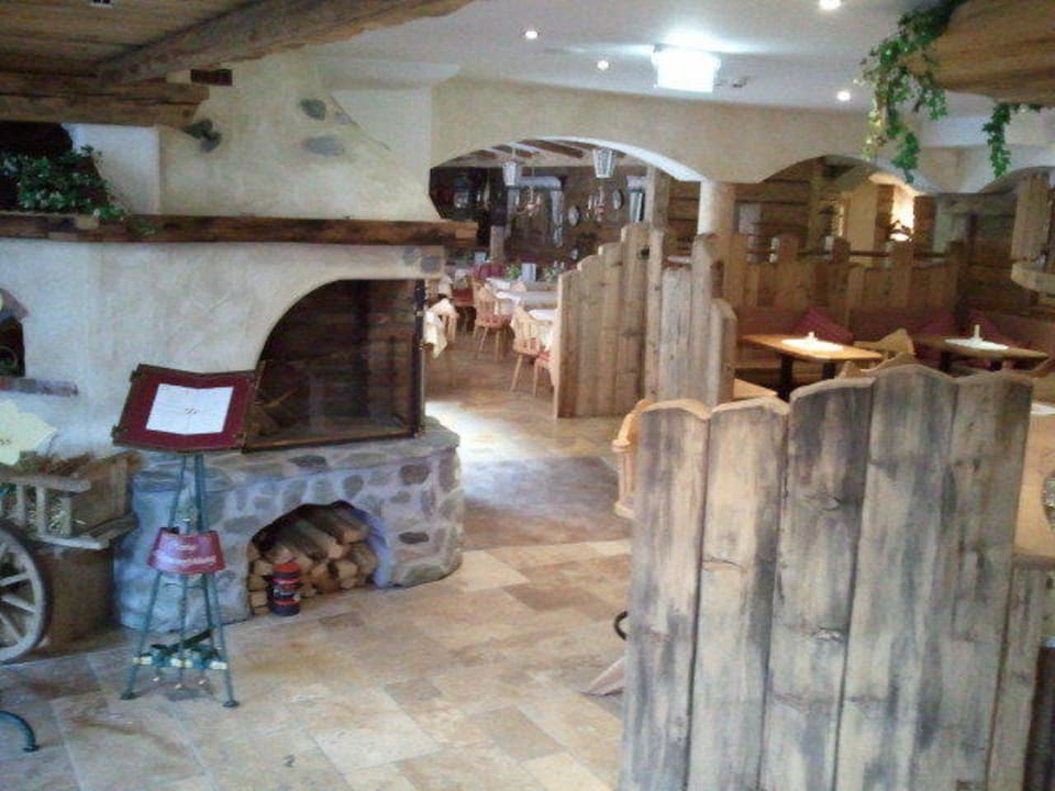 Lobby Richtung Speisesaal Berghotel Hauserbauer