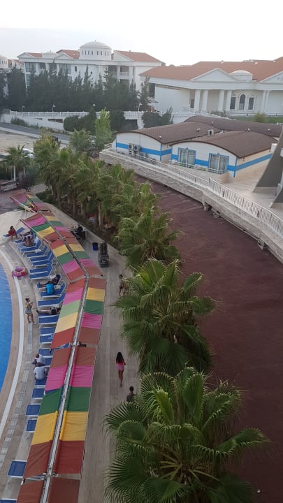 Pool Ramada Resort by Wyndham Side