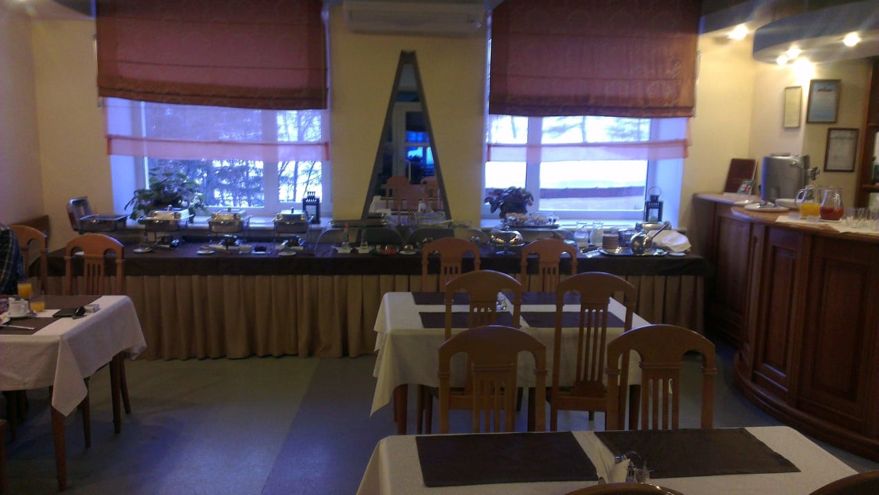 Restaurant mit großem Buffet Hotel Oktyabrskaya