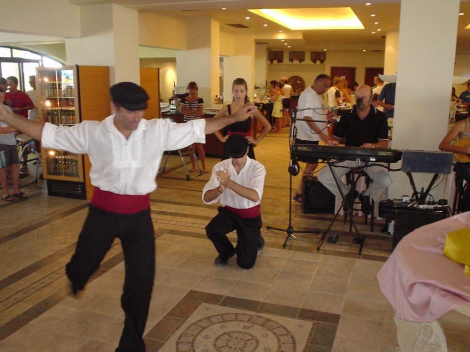 Folklore - Griechischer Mittag Grecotel Casa Paradiso
