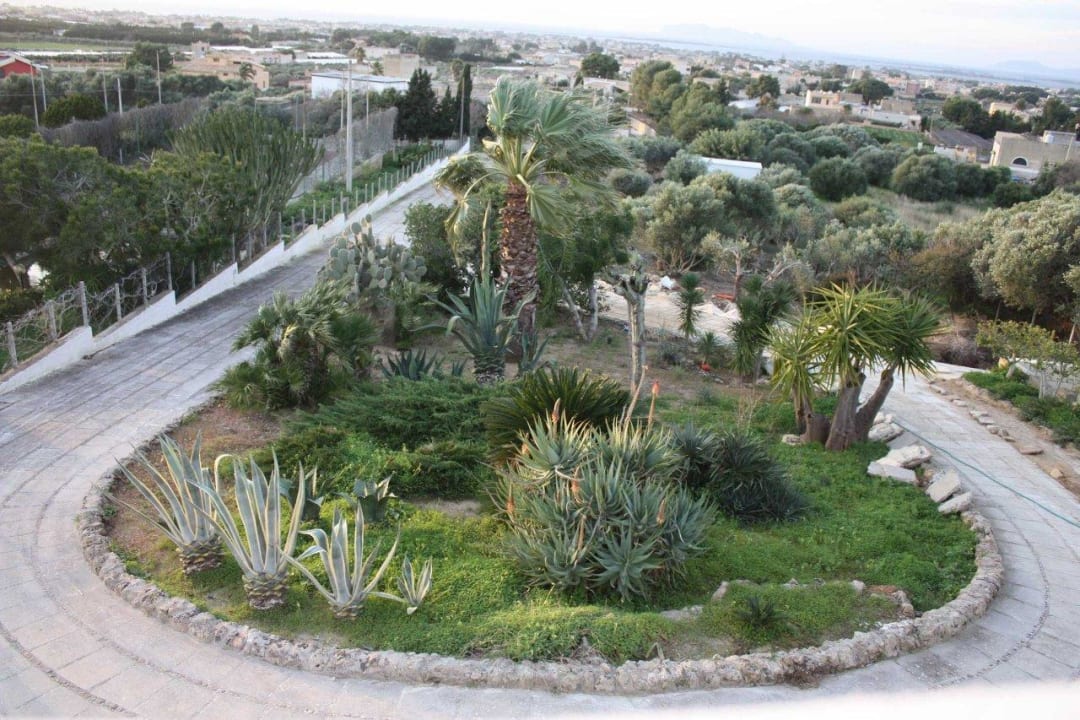 Aiuola centrale B&B Casa Solare Rakalia