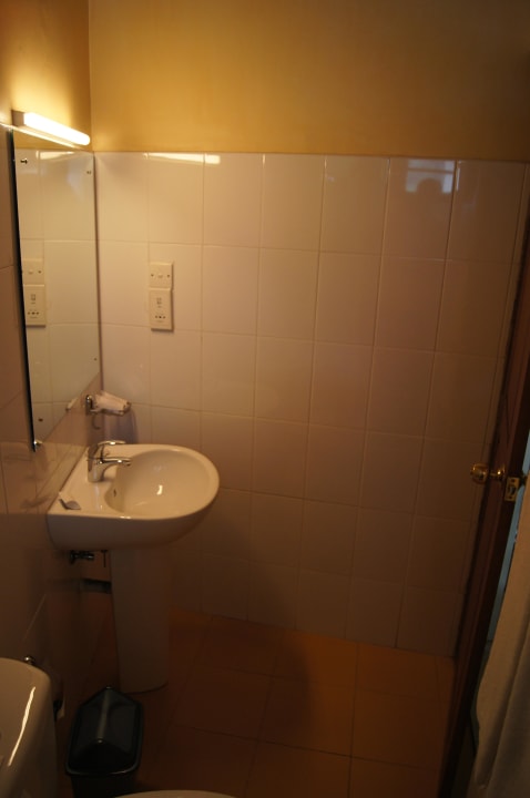 Badezimmer - sehr sauber Oak Ray Serene Garden Hotel