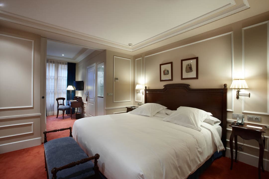 Suite Hotel Palacio Guendulain