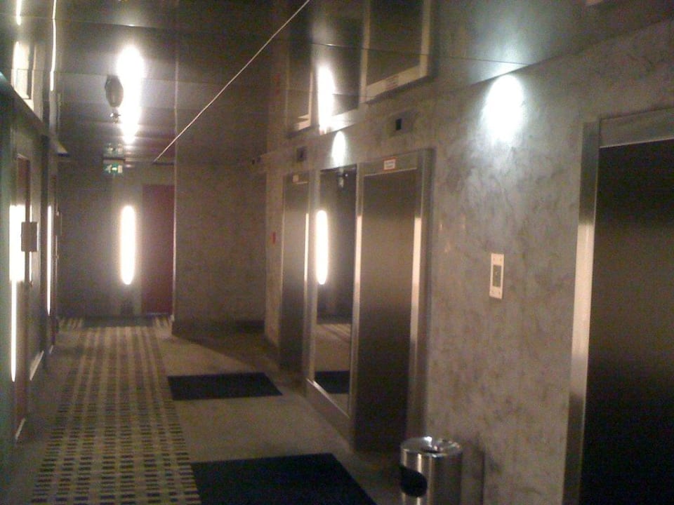 13. Etage - Fahrstühle  NYX Hotel Erfurt