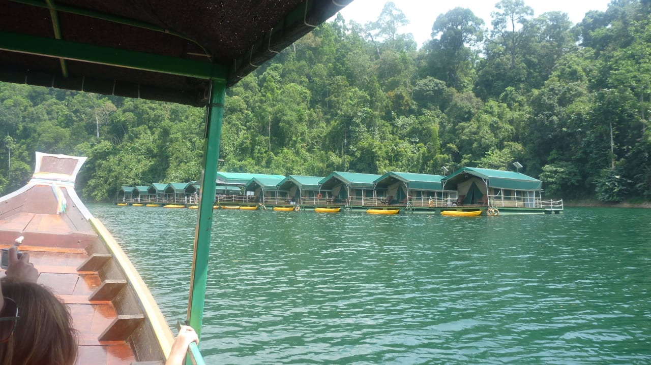 Schwimmende Unterkunft Elephant Hills Rainforest Camp