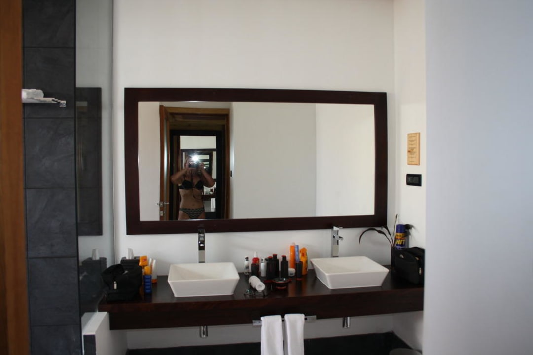 Bad im Wasserbungalow Vilamendhoo Island Resort & Spa