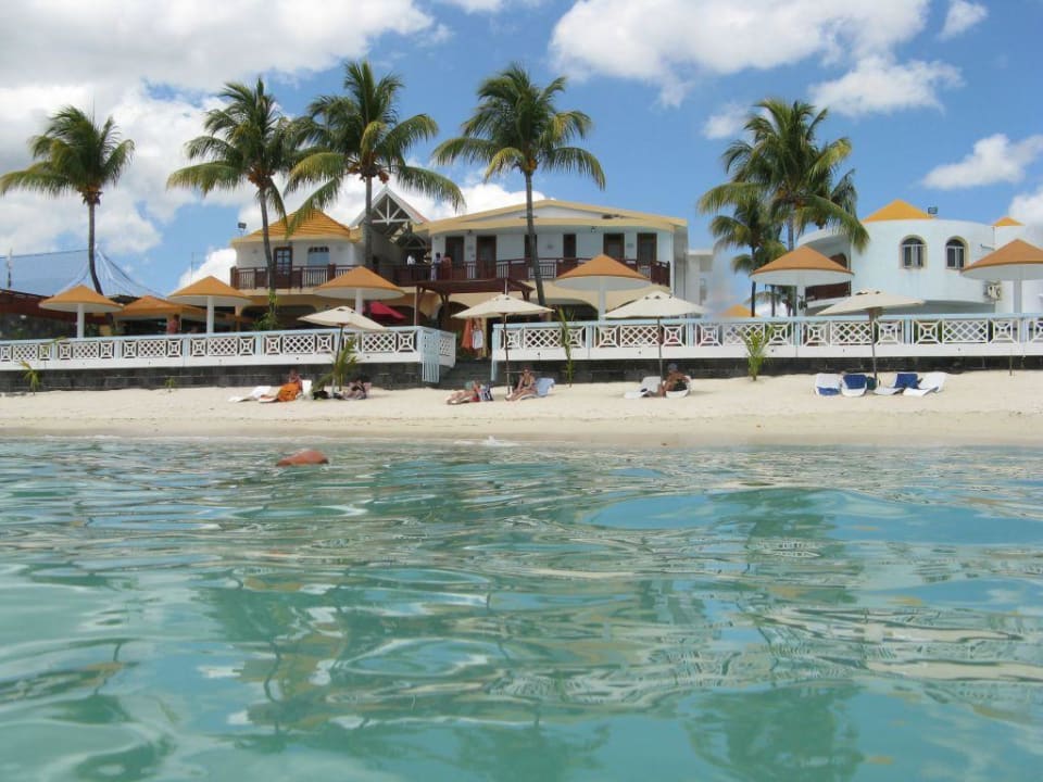 Das Hotel vom Meer aus gesehen Gold Beach Resort