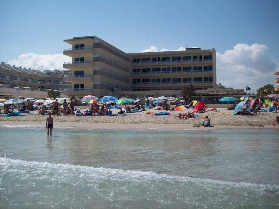 Blick vom Wasser aufs Hotel The Sea Hotel by Grupotel - Adults only