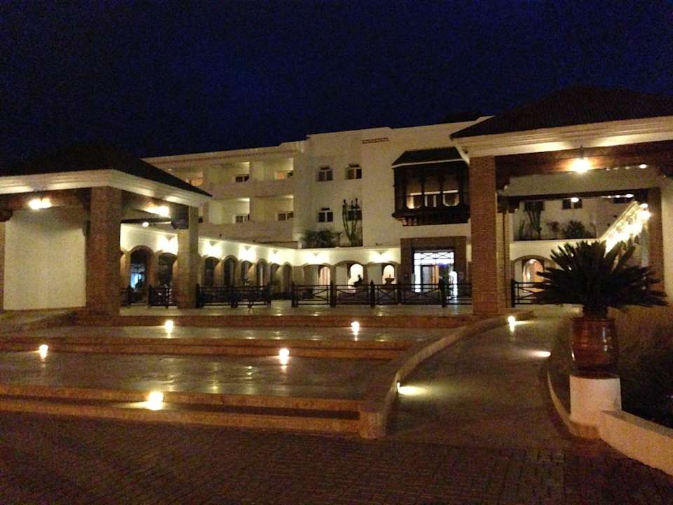 Eingangsbereich von der Straße aus fotografiert Iberostar Waves Founty Beach