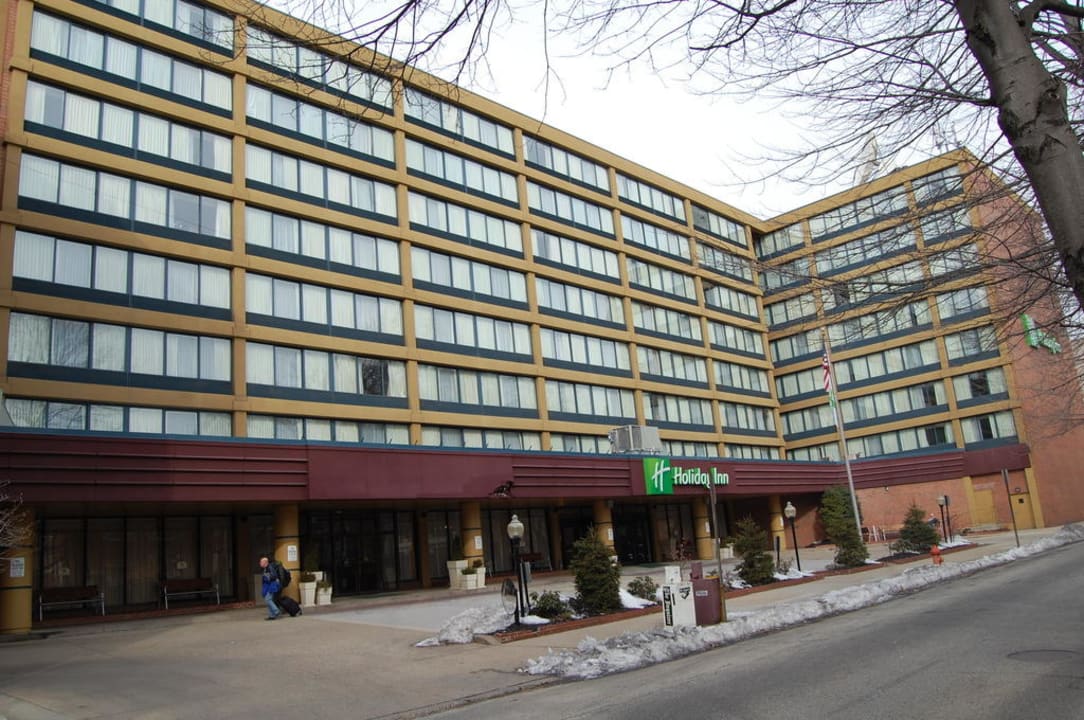 Hotel von der gegenüberliegenden Straße aus Hotel Wyndham Philadelphia Historic District