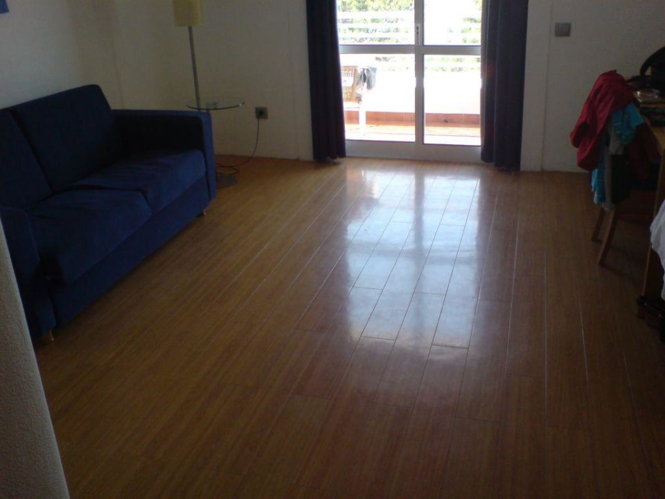 Karge Ausstattung der Juniorsuite. Alcazar Hotel & Spa