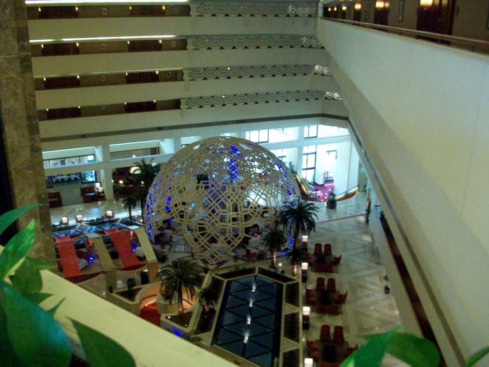 Blick in lobby Sheraton Grand Doha Resort & Convention Hotel