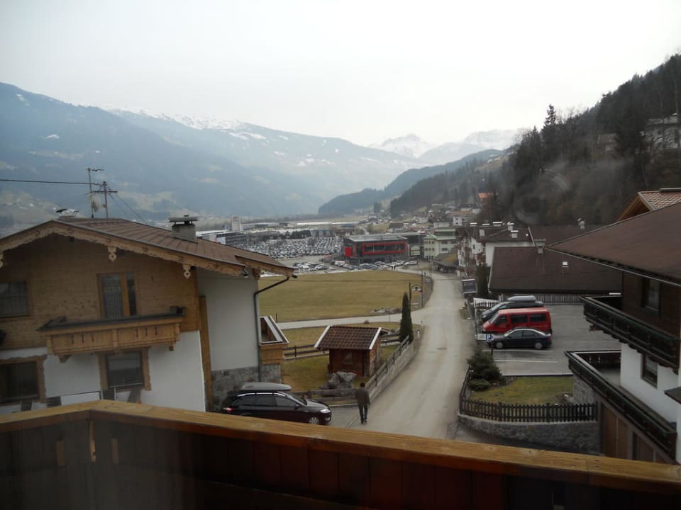 Blick zur Talstation Kaltenbach Kräuterhotel Hochzillertal
