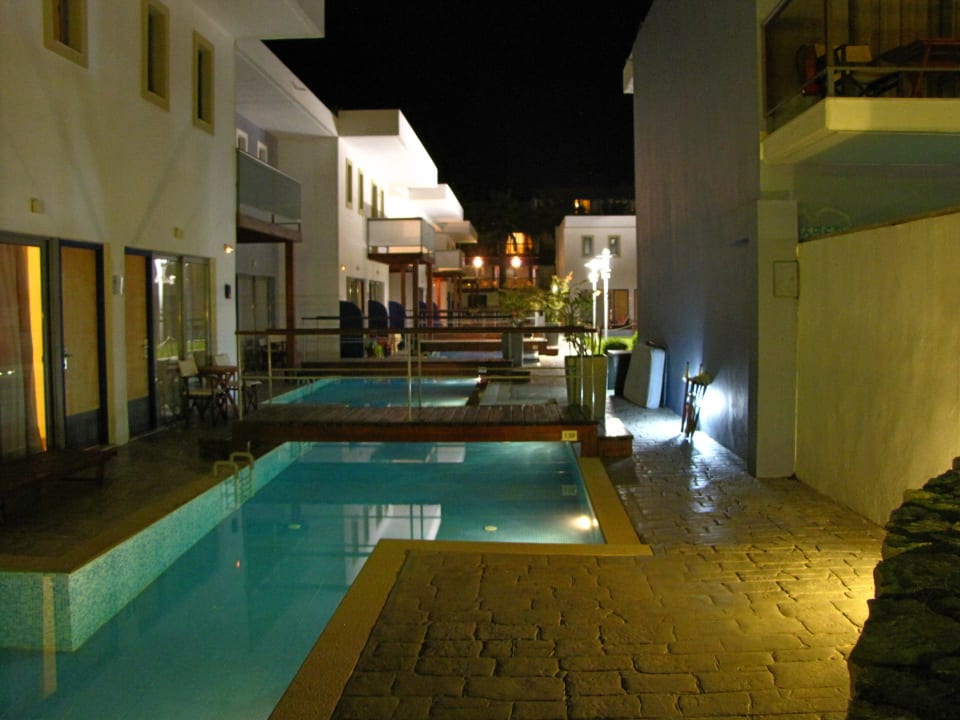 Bungalow nocą All Senses Ocean Blue Sea Side Resort & Spa