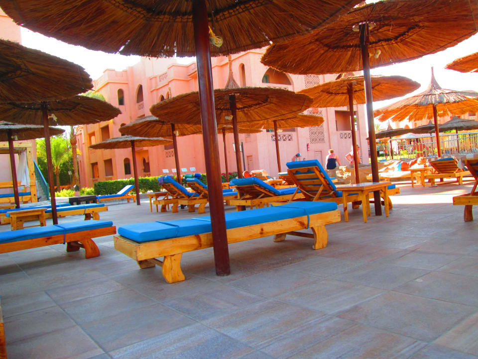 Przy basenie Pickalbatros Aqua Park Resort - Hurghada