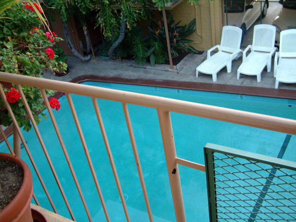 Blick vom Balkon auf den Pool Hotel Hollywood Downtowner