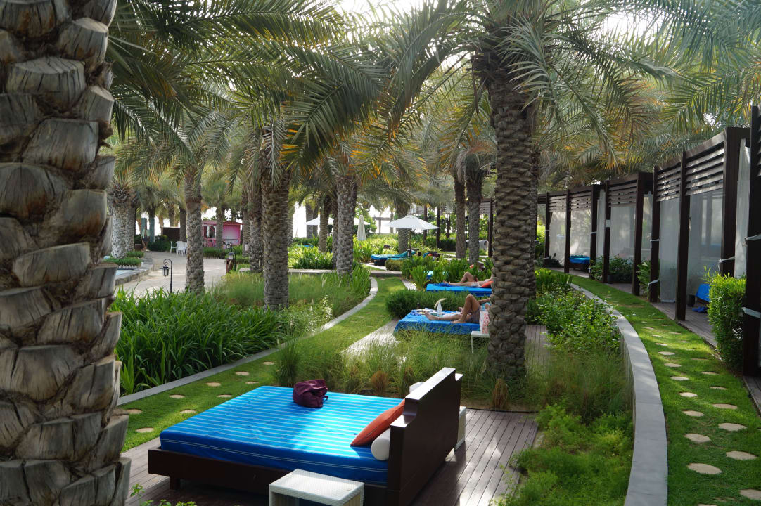 Tolle bequeme Poolbetten Rixos The Palm Hotel & Suites