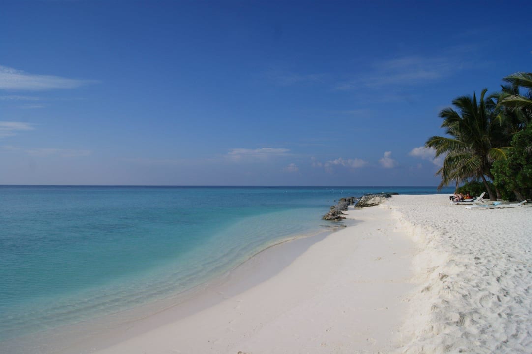 Strand im Südosten der Insel Summer Island Maldives
