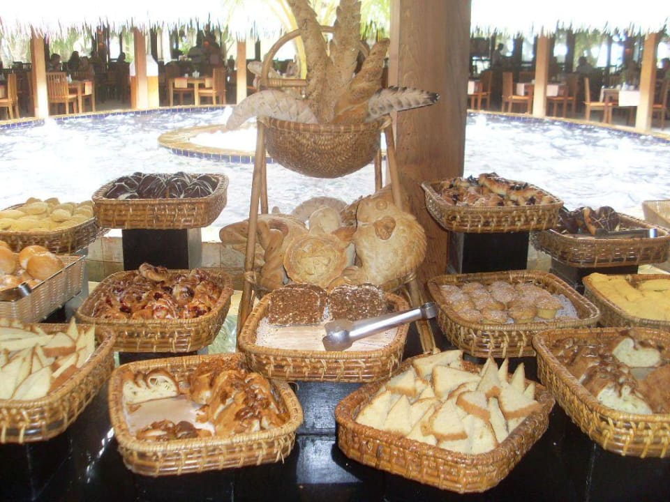 Brot und Kuchen  Meeru Maldives Resort Island
