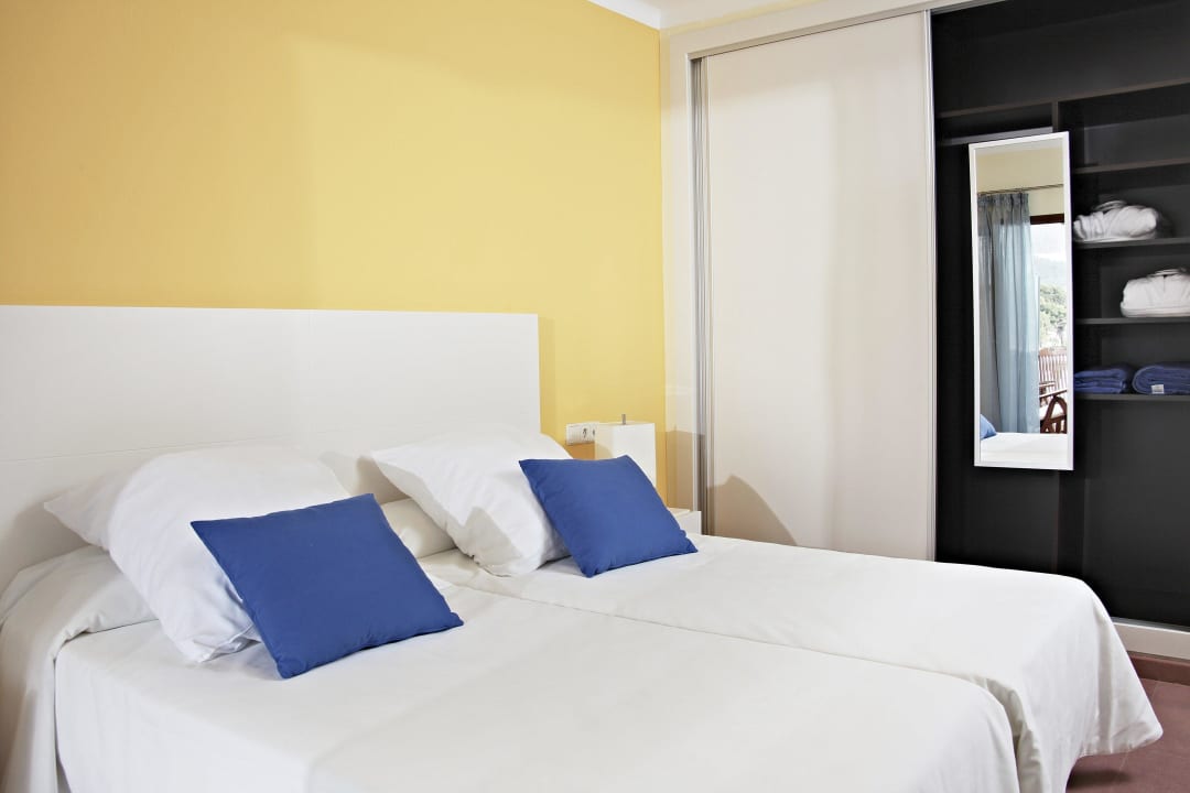 Superior -Bed - Cap Vermell - 2013 Cap Vermell Beach Hotel