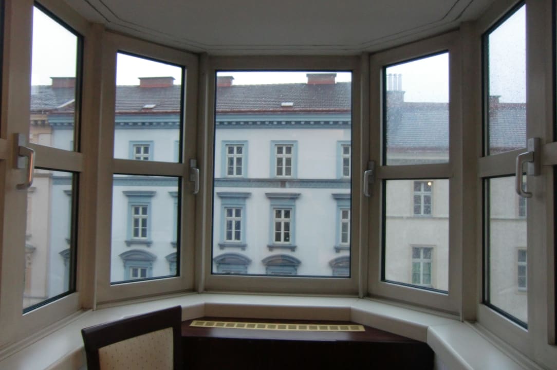 Blick auf die Strasse,5.Stock Hotel Enziana Wien