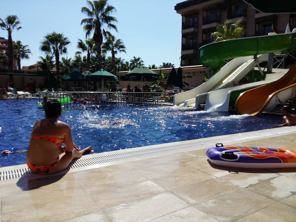 Neuer Pool mit Rutschen  Can Garden Resort