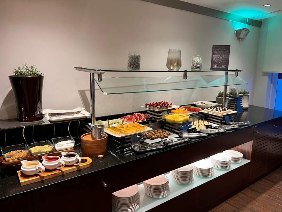 Gastro Rose Rayhaan by Rotana