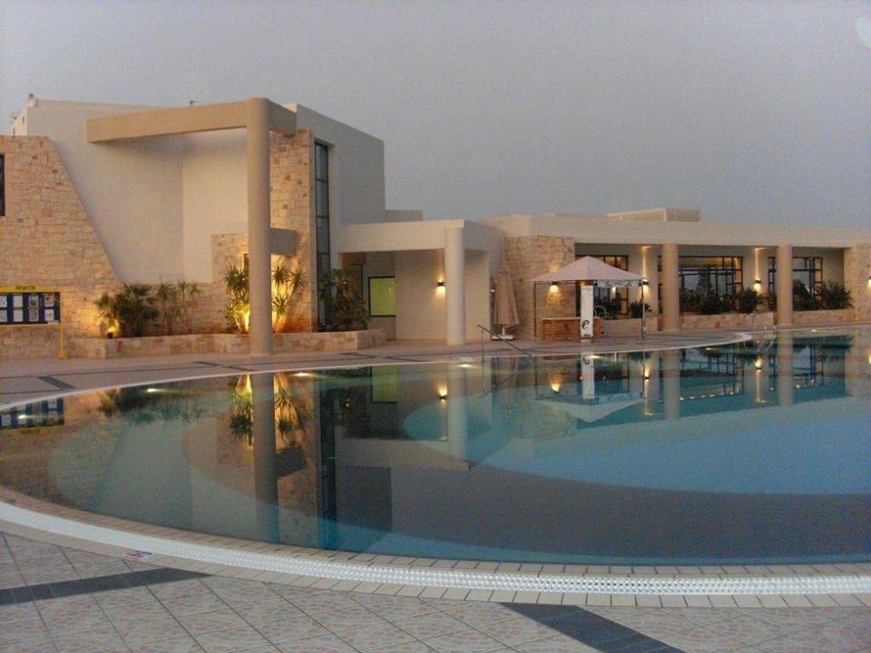 Hotelansicht vom Hauptpool Grand Hotel Holiday Resort