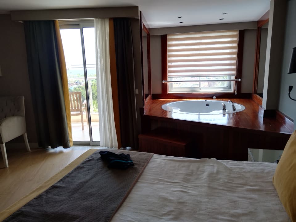 Zimmer Saturn Palace Resort Hotel