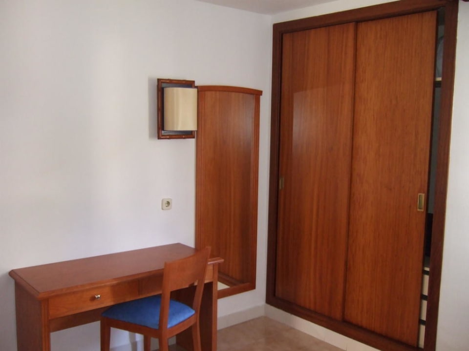 Wandschrank mit Safe Parque Nereida Suites Hotel