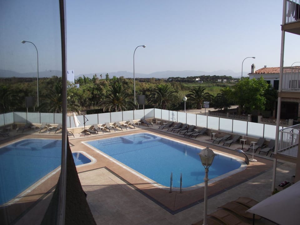 Pool morgens um 9.00 Uhr Hotel Sant Jordi