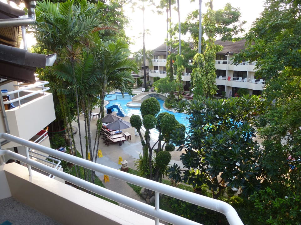 Blick vom Balkon Hotel Thara Patong Beach