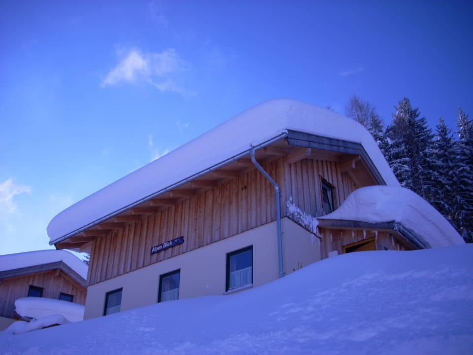 Neuschnee Alpendorf Dachstein West by ALPS RESORTS