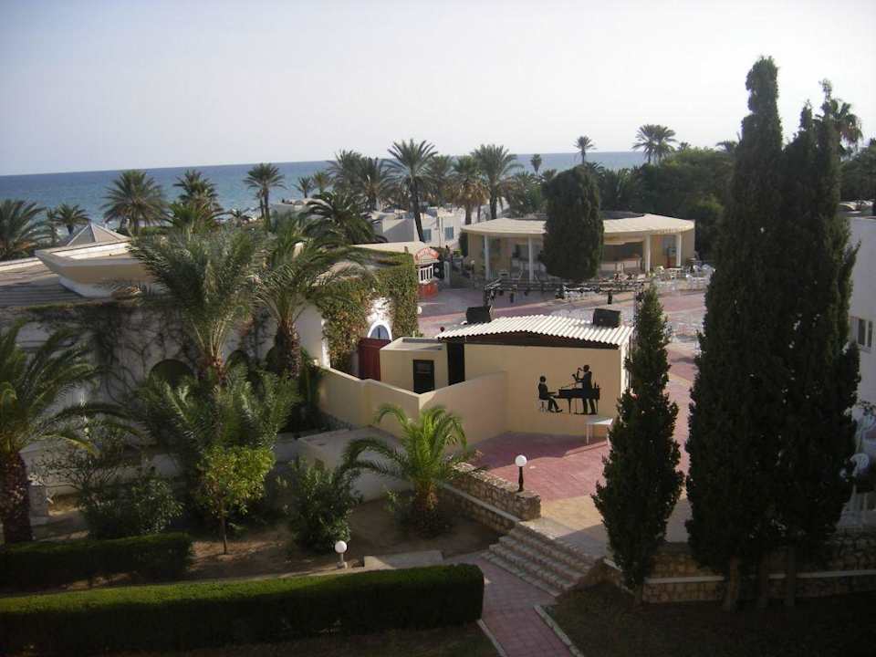 Blick vom Zimmer auf die Bühne Royal Lido Resort & Spa