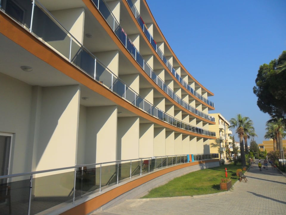 Der neu gebaute Block Royal Beach Club Hotel