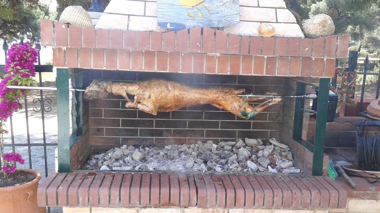 Osterlamm grillen Hotel Melissa Gold Coast