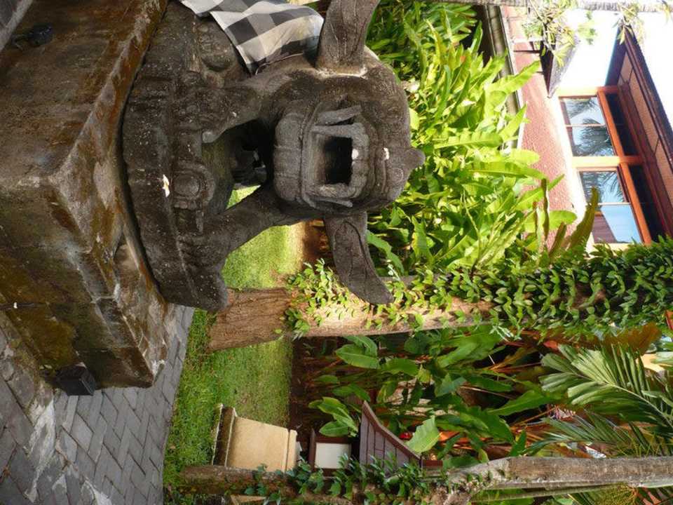 Skulptur im Garten des Puri Santrian Puri Santrian