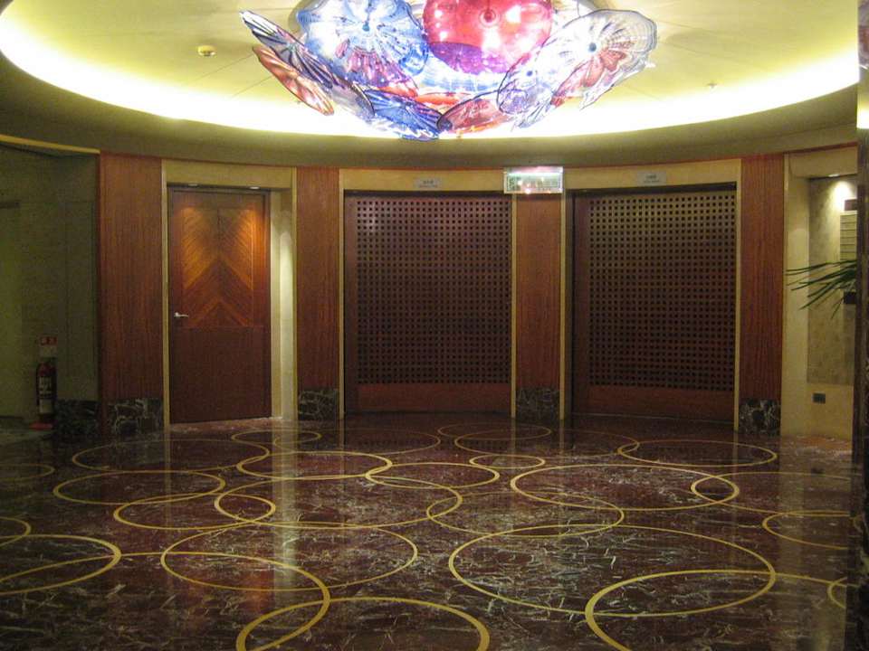 In der unteren Lobby Sheraton Grande Taipei Hotel