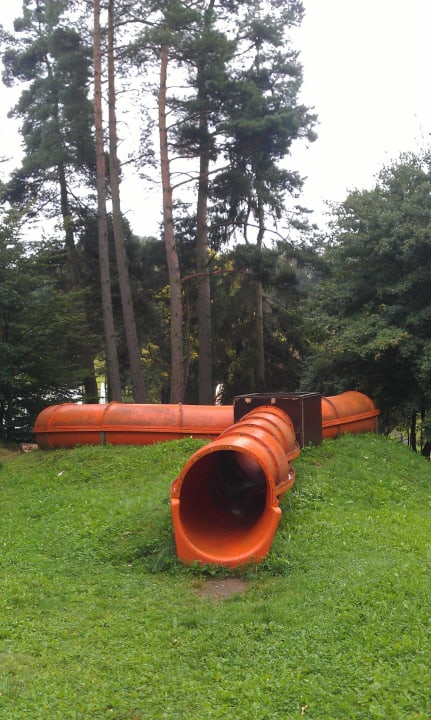 Nicht nutzbare Rutsche (verdreckt) Ferienpark Frankenau