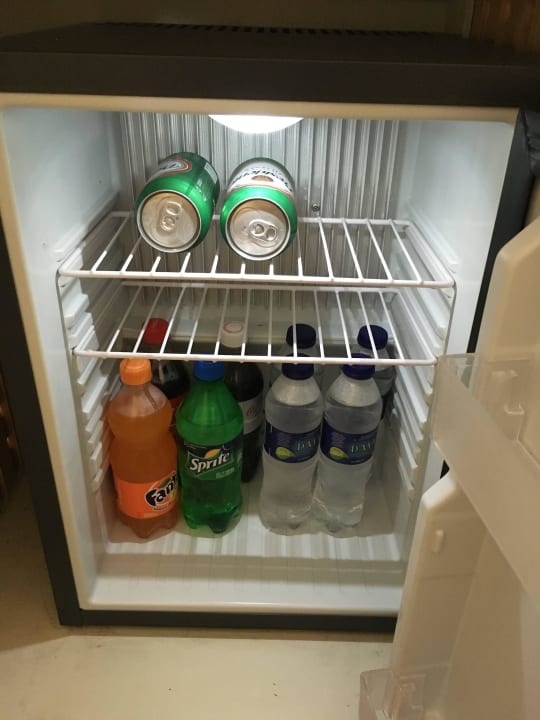 Lodówka w pokoju Iberostar Waves Costa Dorada